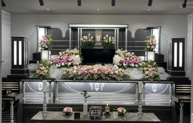 故人様を想い鮮やかで温かみのある祭壇をご用意しました